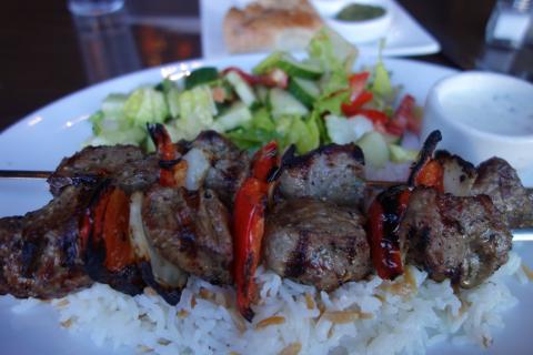 Αρνίσιο κεμπάπ με ρύζι τοπικό πιάτο της Προύσας