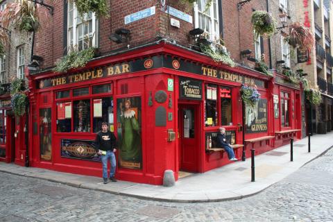 Παμπ με το όνομα Τέμπλ Μπαρ στην ομώνυμη περιοχή του Δουβλίνου