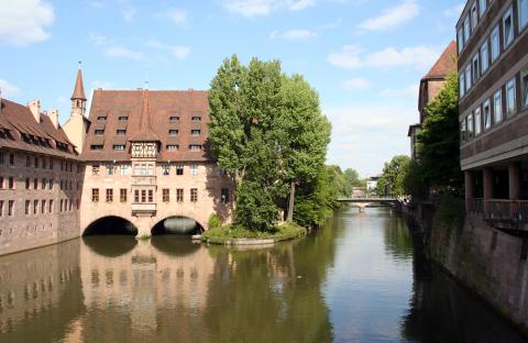 Το νοσοκομείο του Αγίου Πνεύματος χτισμένο σε ένα κανάλι της Νυρεμβέργης