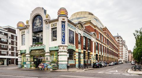 Michelin House που στεγάζει το κατάστημα επίπλων The Conrad shop