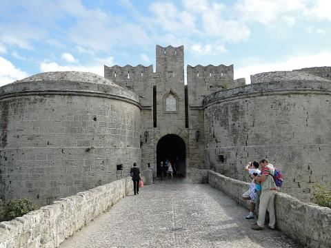 Η Πύλη ντ' Αμπρουάζ (d'Amboise) στην Παλιά πόλη της Ρόδου