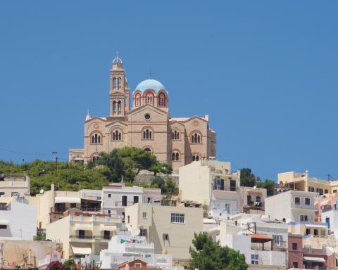 Η Ορθόδοξη εκκλησία της Κοιμήσεως της Θεοτόκου στη Σύρο