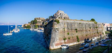 Η τάφρος και τα τείχη Παλιό φρούριο της Κερκυρας