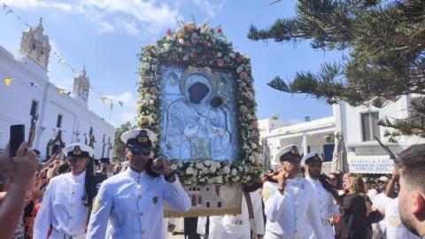 Λιτανεία Παναγίας Εκατονταπυλιανής στην Πάρο