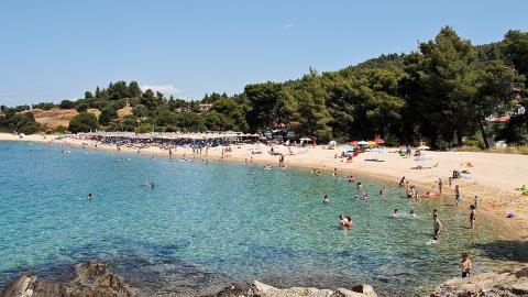 Παραλία Λαγόμαντρα Χαλκιδική