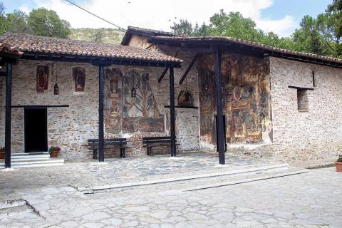 Εξωτερικές αγιογραφίες στο Μοναστήρι Παναγίας Μαυριώτισσας Καστοριά