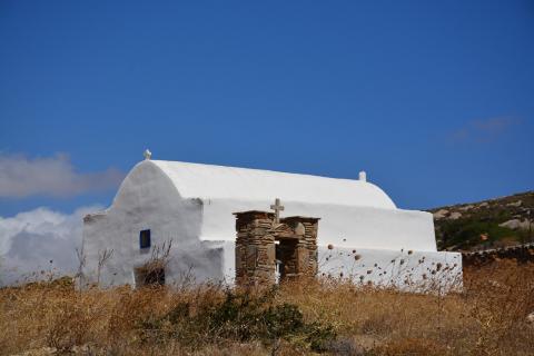 Ξωκκλήσι νότια από τις Μέλανες Νάξος