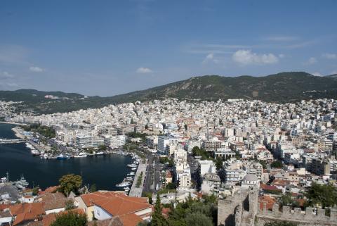 καβαλα αξιοθεατα πανοραμική άποψη της πόλης και του λιμανιου της Καβάλας