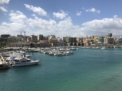 Αραγμένα σκάφη και βάρκες στο ηρακλειο αξιοθεατα
